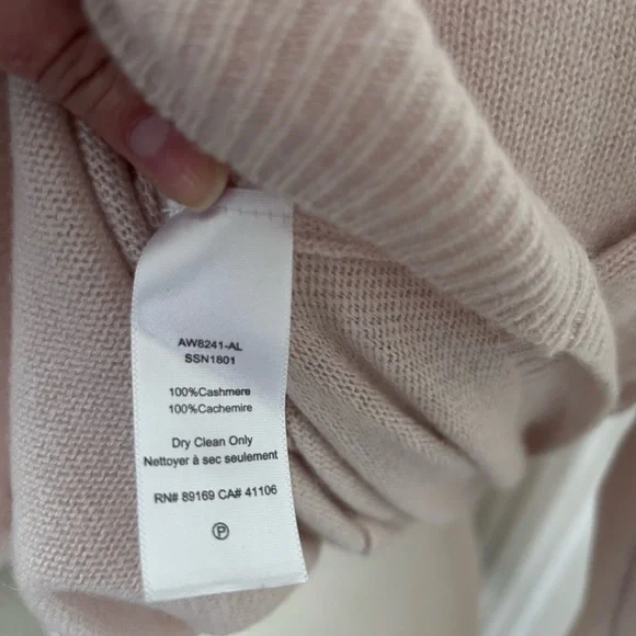 ATM 100% Cashmere Sweater Women’s Size Medium Blush Pink $485 Retail Oversized - Picture 7 of 8